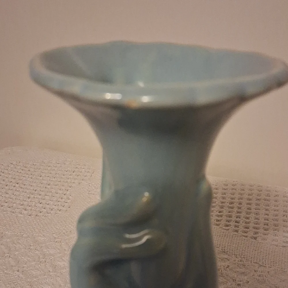 🌷 Vintage Shawnee Pottery Blue Tulip Hand Vase – USA, 1940s